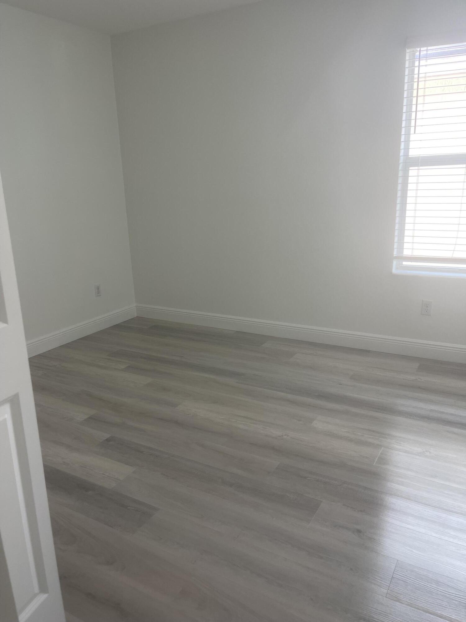 CRYSTAL LAKE 1ST SEC - Residential Lease