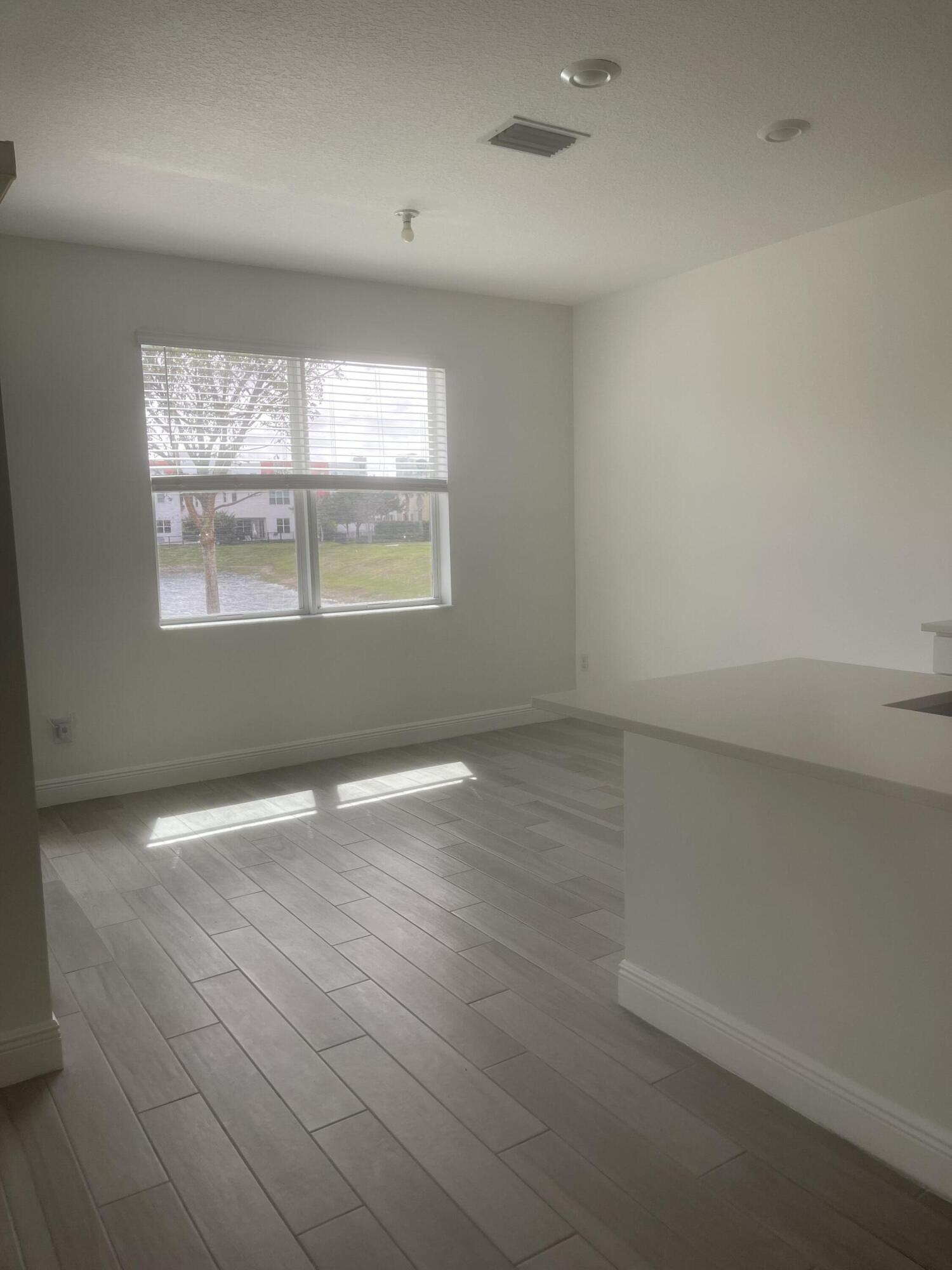 CRYSTAL LAKE 1ST SEC - Residential Lease