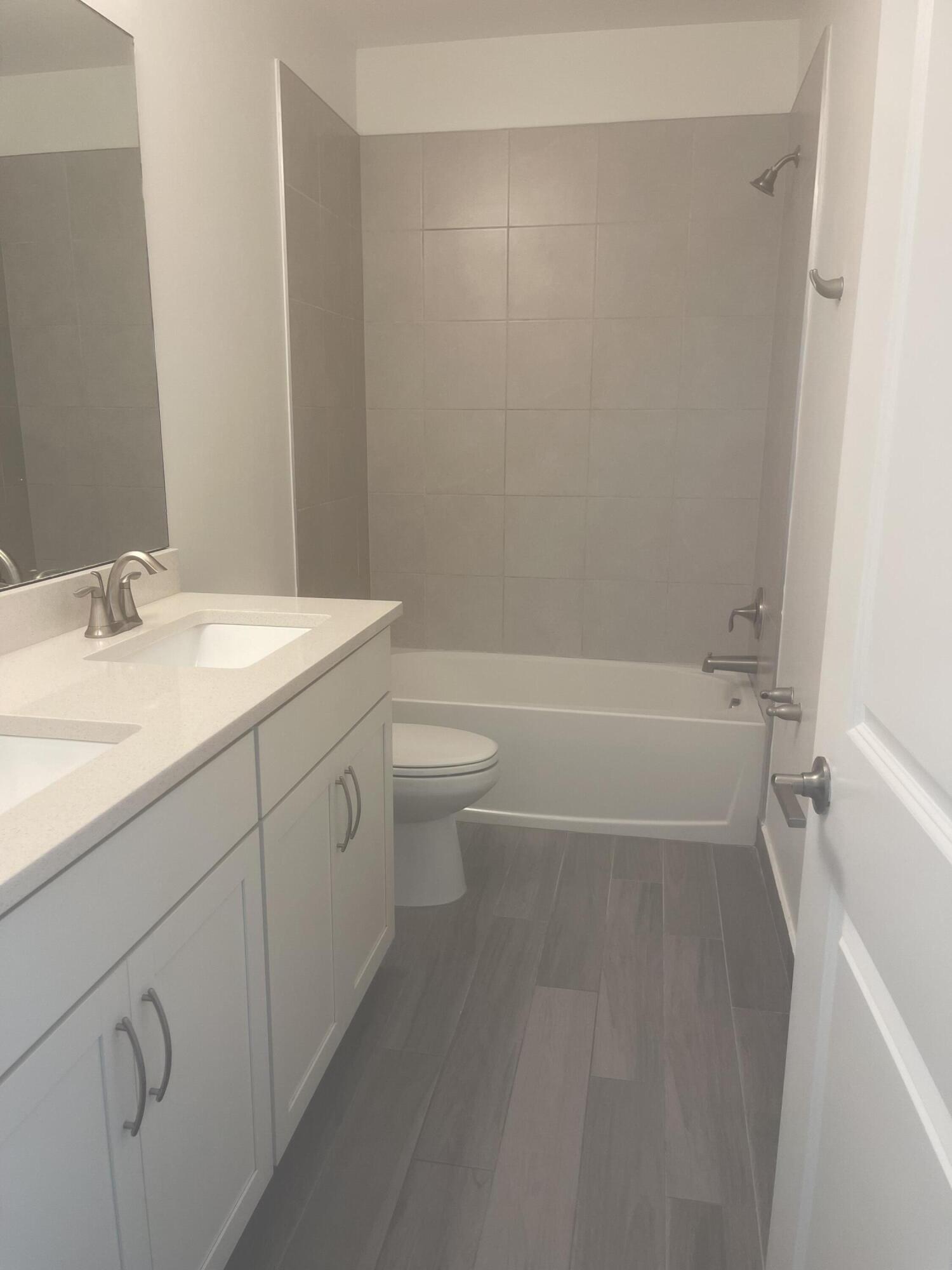 CRYSTAL LAKE 1ST SEC - Residential Lease