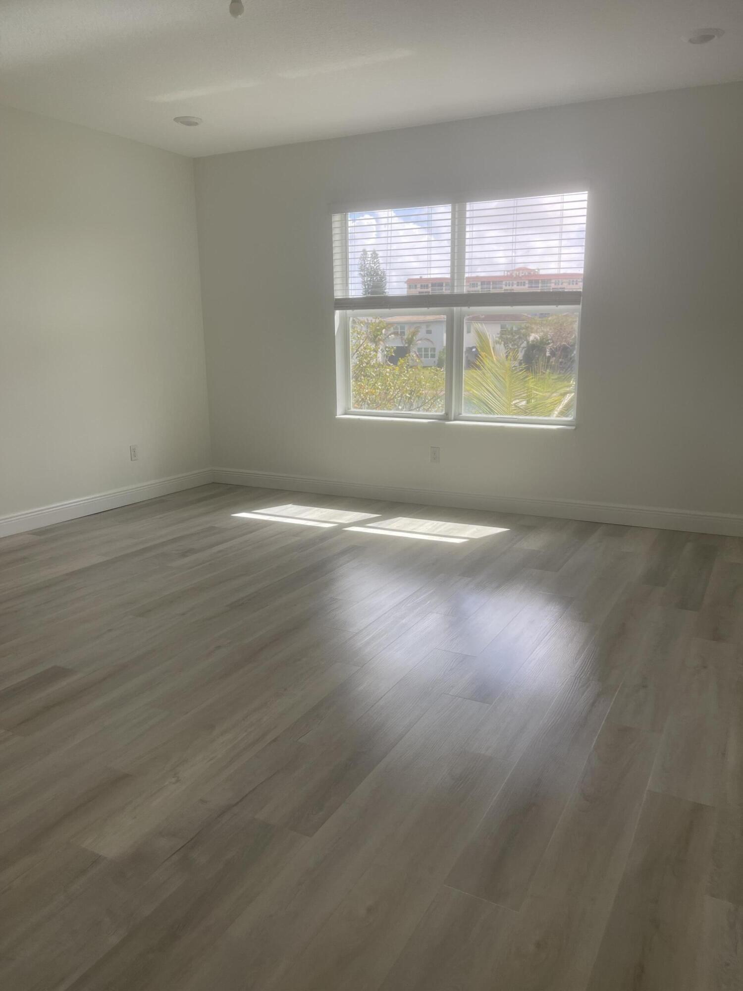 CRYSTAL LAKE 1ST SEC - Residential Lease