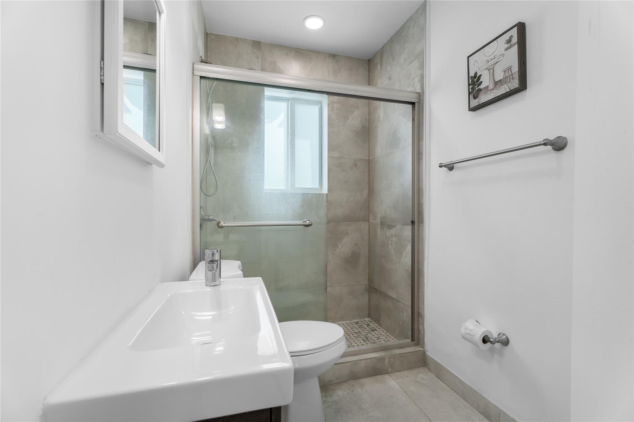 Hollywood Beach 1-27 B - Residential Lease