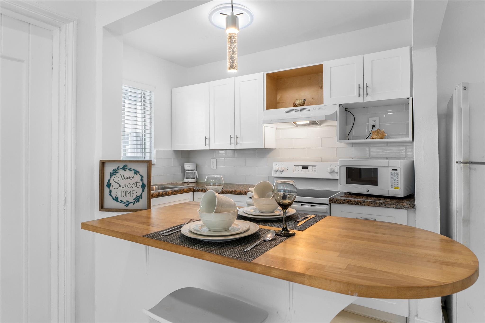 Hollywood Beach 1-27 B - Residential Lease