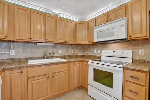 Tiny photo for 2049 Ventnor O Crescent #2049, Deerfield Beach, FL 33442 (MLS # B26048186)