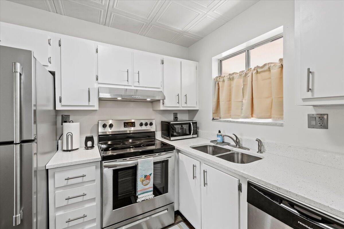 WATERWAY CLUB - Residential Lease