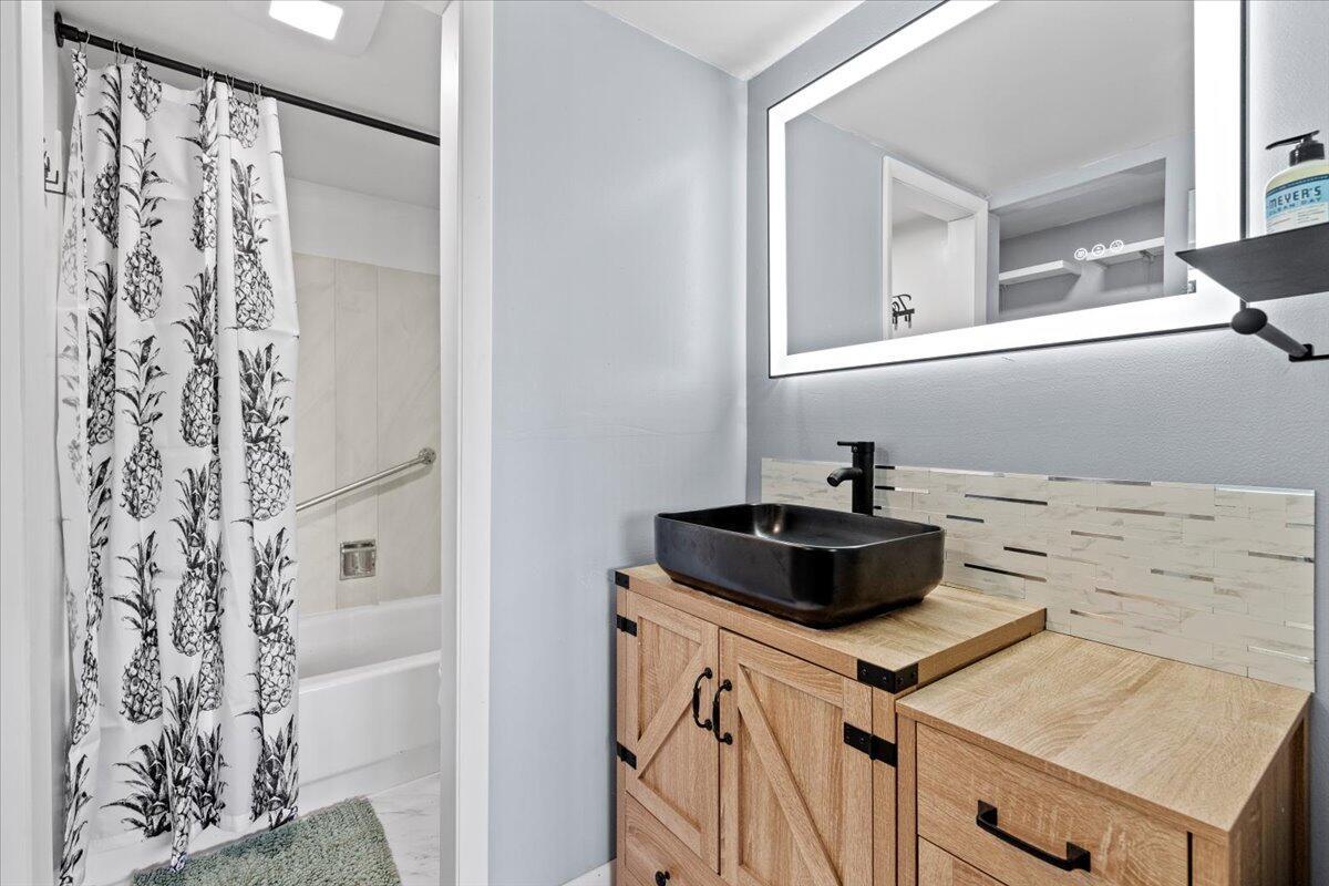 WATERWAY CLUB - Residential Lease