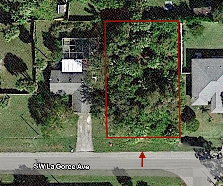 Very nice lot in a great neighborhood, conveniently close to I-95, Tradition, restaurants, shopping and much more. Build your dream home here!