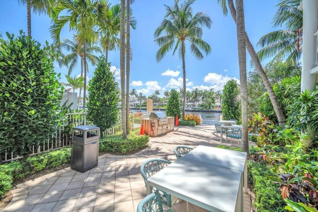 Photo of 1015 Spanish River Road, Boca Raton, FL 33432 (MLS # R11118818)