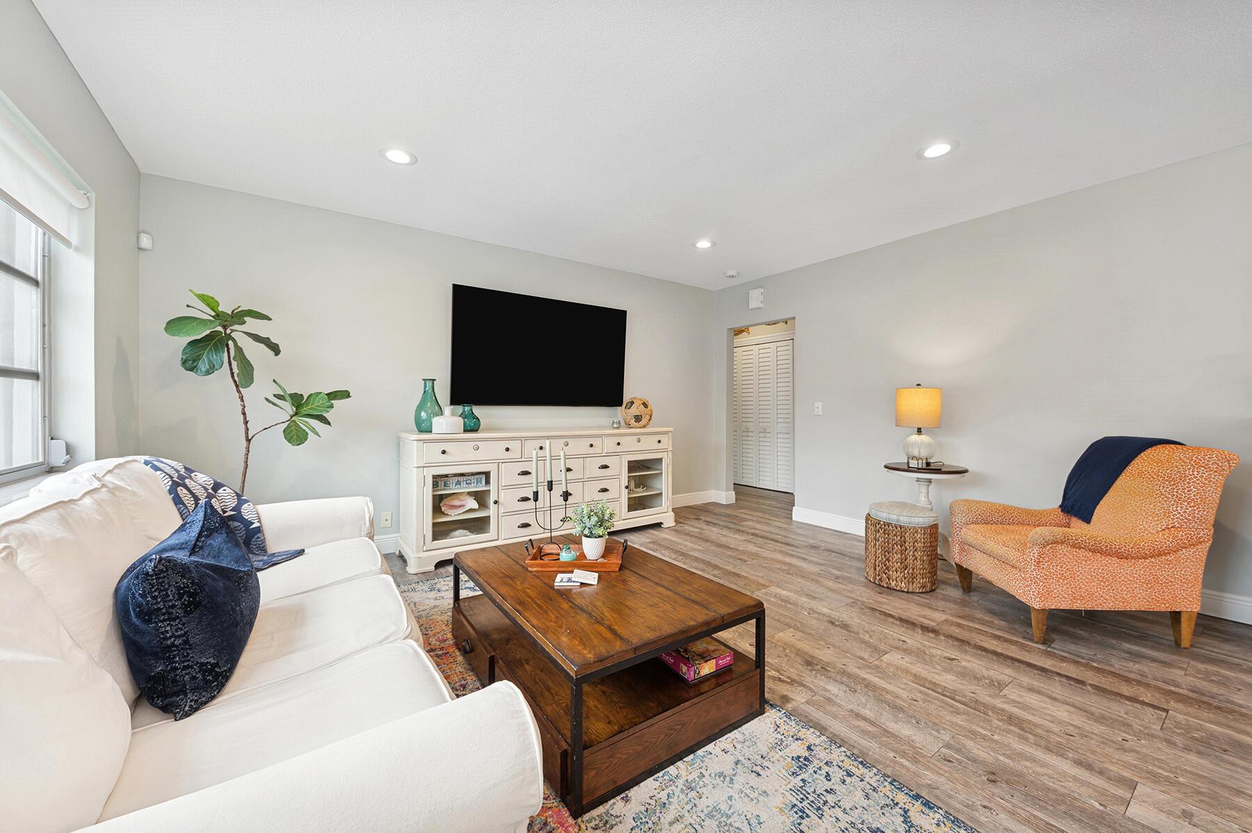 IMPERIAL MANOR CONDO - Residential