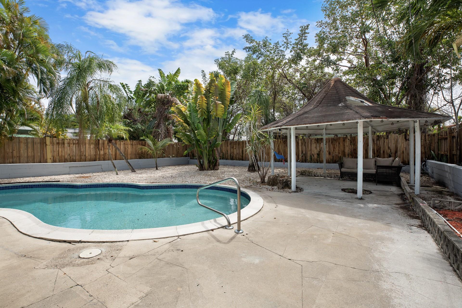 CROISSANT PARK SOUTH RIVE - Residential