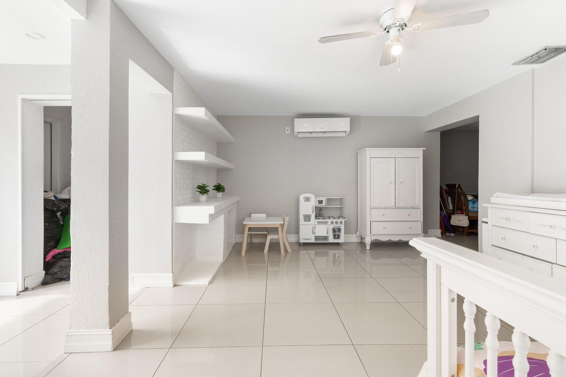 CROISSANT PARK SOUTH RIVE - Residential