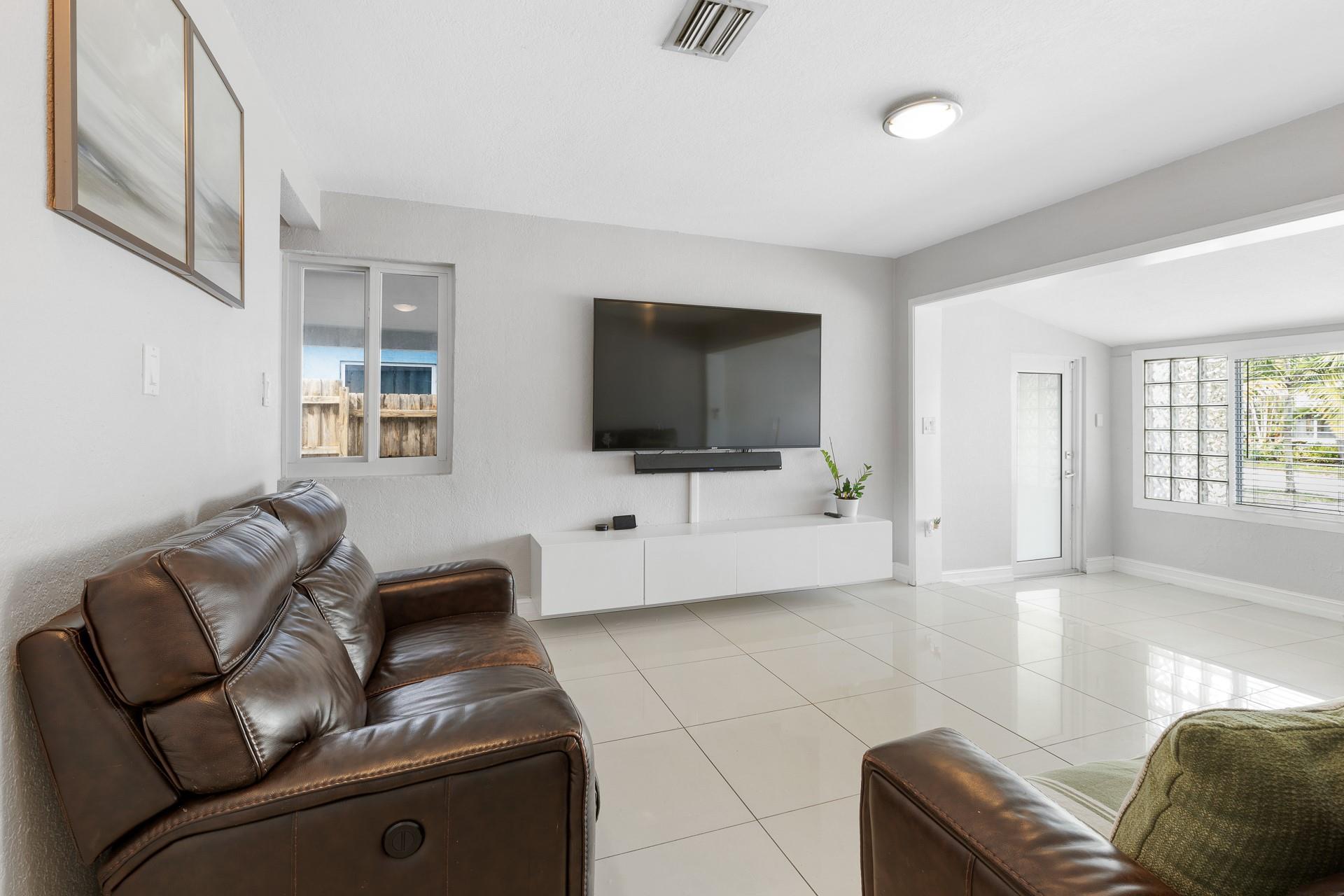 CROISSANT PARK SOUTH RIVE - Residential