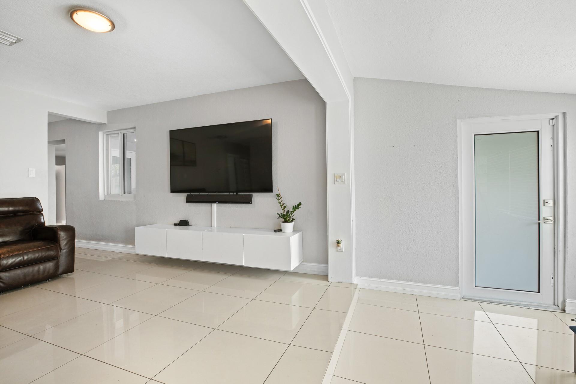 CROISSANT PARK SOUTH RIVE - Residential