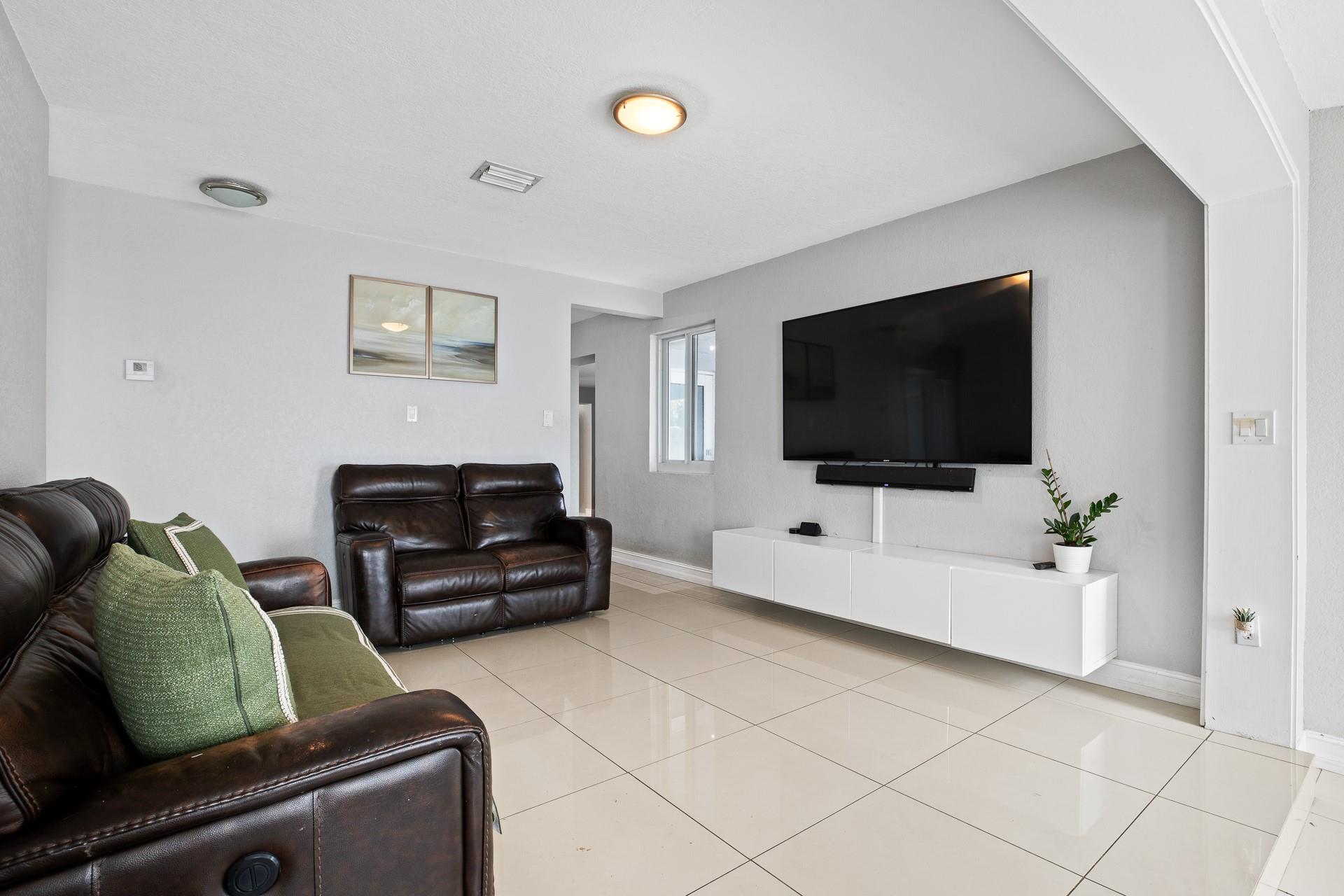 CROISSANT PARK SOUTH RIVE - Residential