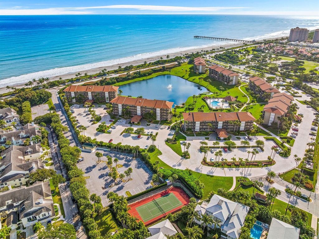 Photo of 301 S Seas Drive #305, Jupiter, FL 33477 (MLS # R11098304)