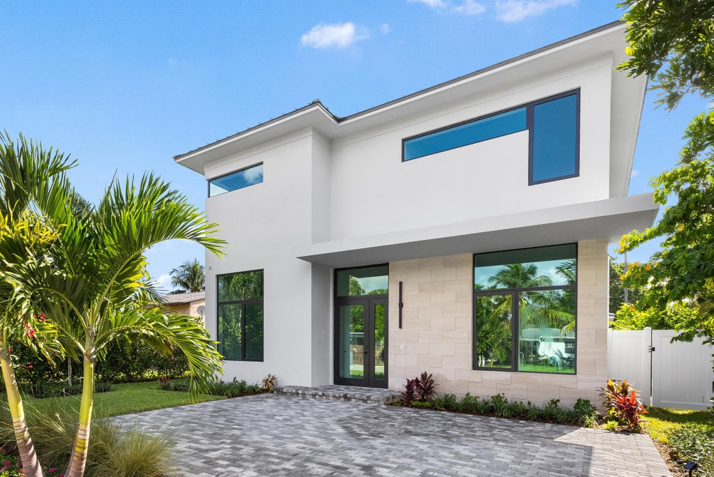 Photo of 827 SE 2nd Avenue, Delray Beach, FL 33483 (MLS # B26071658)