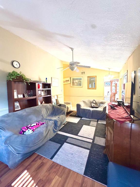 LAKESIDE GREEN PL 5 - Residential