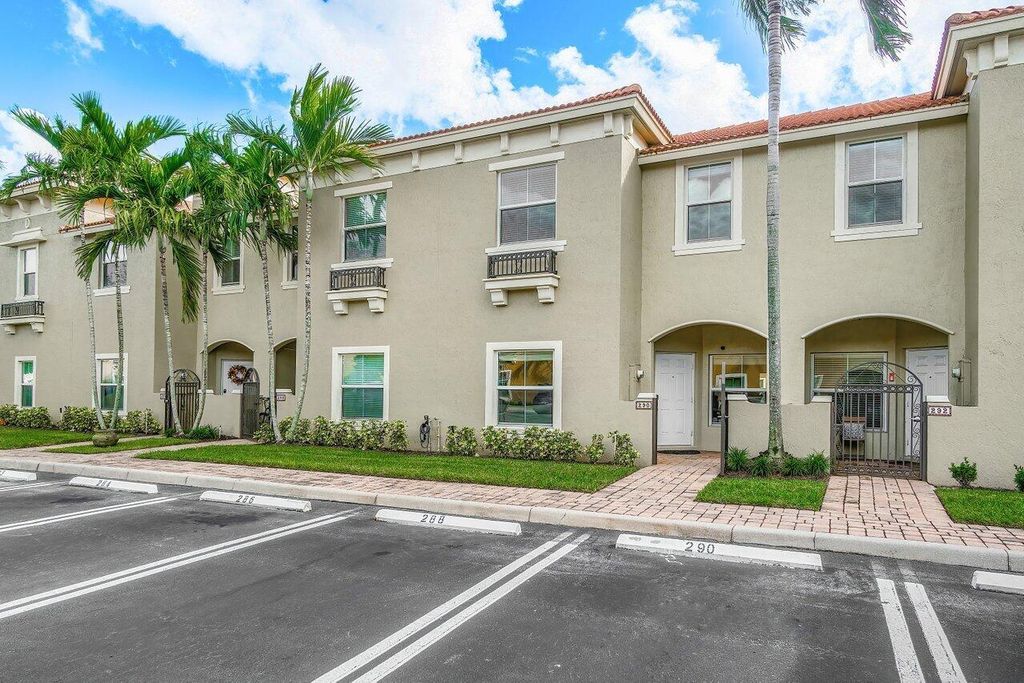 Photo of 290 Lake Monterey Circle, Boynton Beach, FL 33426 (MLS # R10930674)