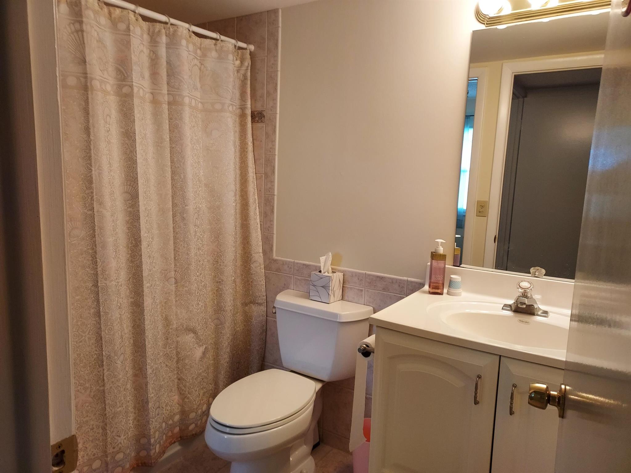 VILLAS ON THE GREEN CONDO - Residential Lease