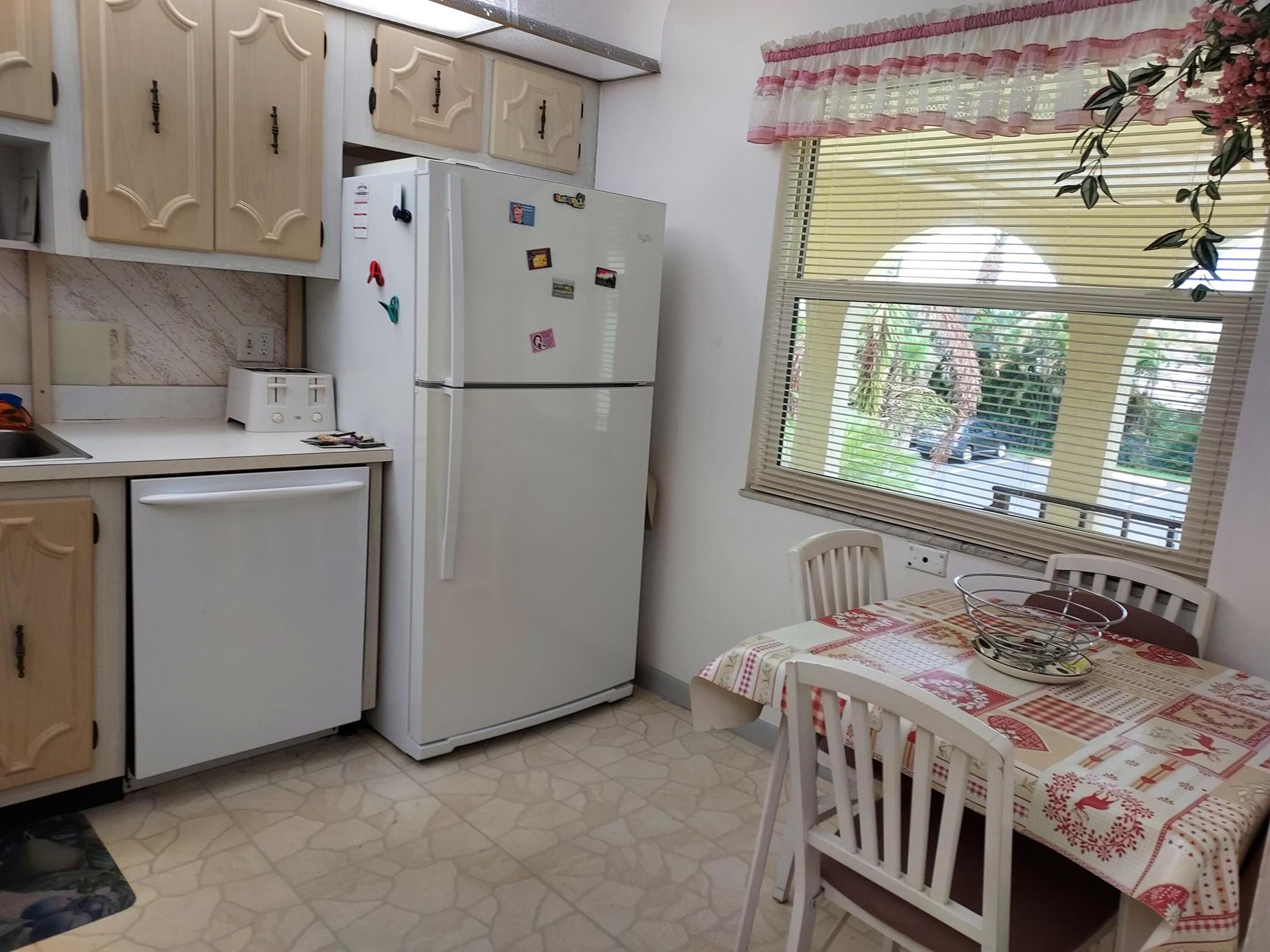 VILLAS ON THE GREEN CONDO - Residential Lease