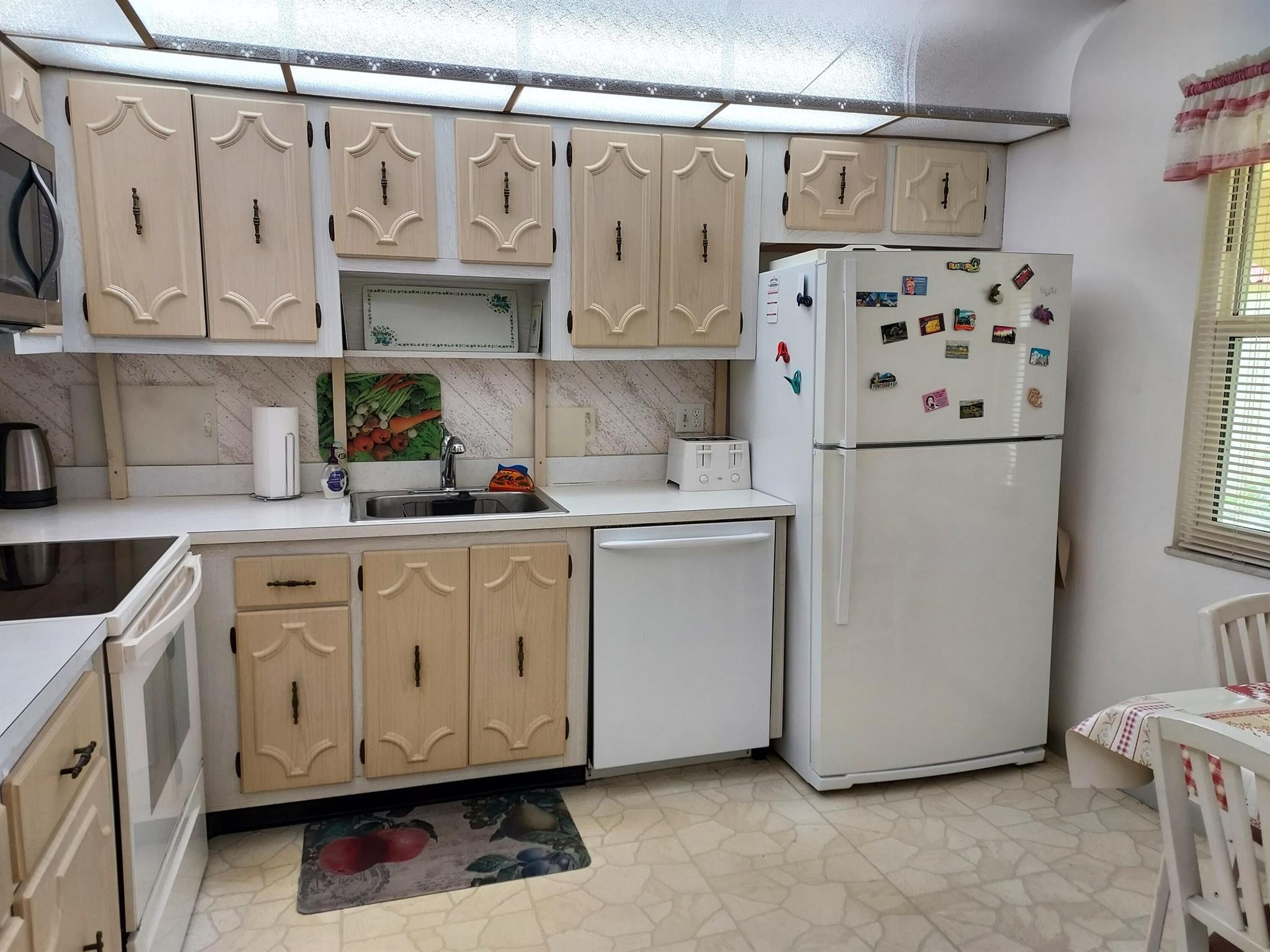 VILLAS ON THE GREEN CONDO - Residential Lease