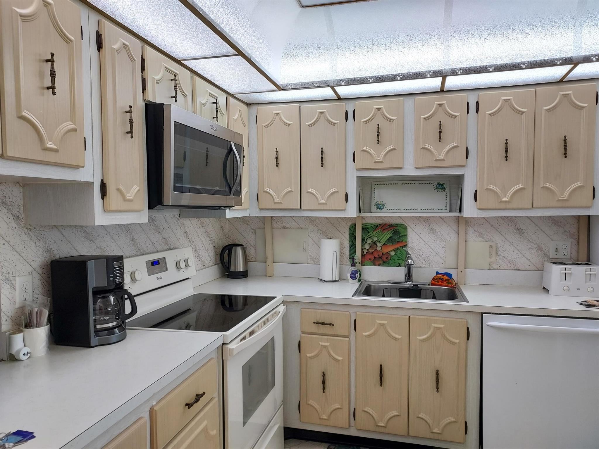 VILLAS ON THE GREEN CONDO - Residential Lease