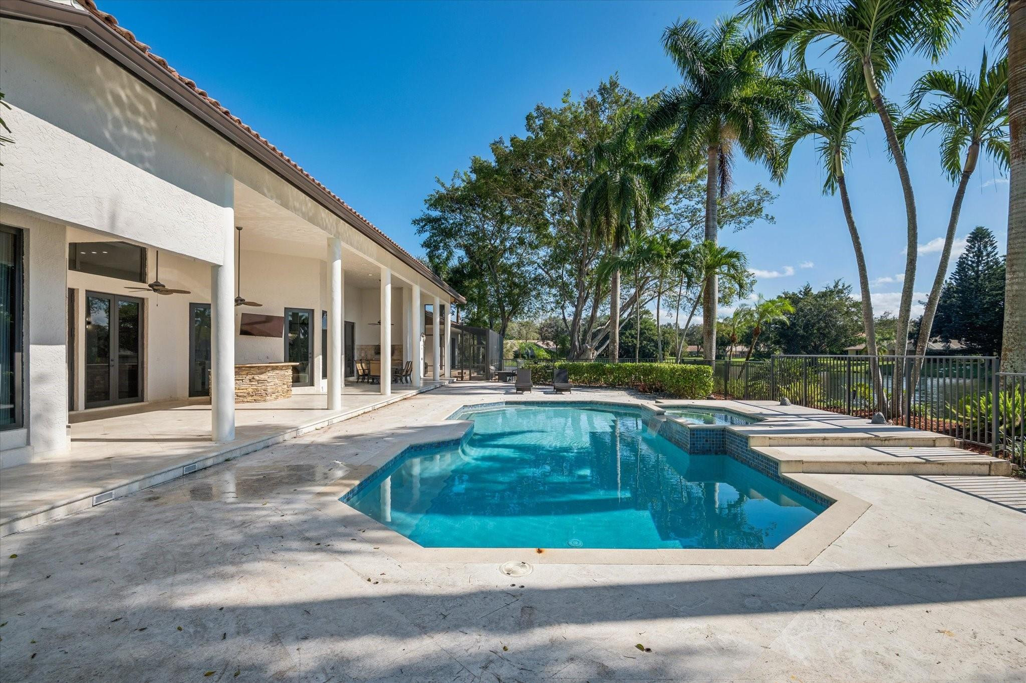 PARKLAND LAKES - Residential