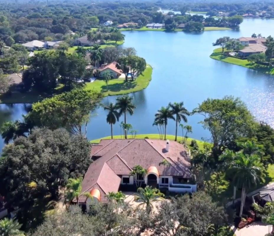 PARKLAND LAKES - Residential