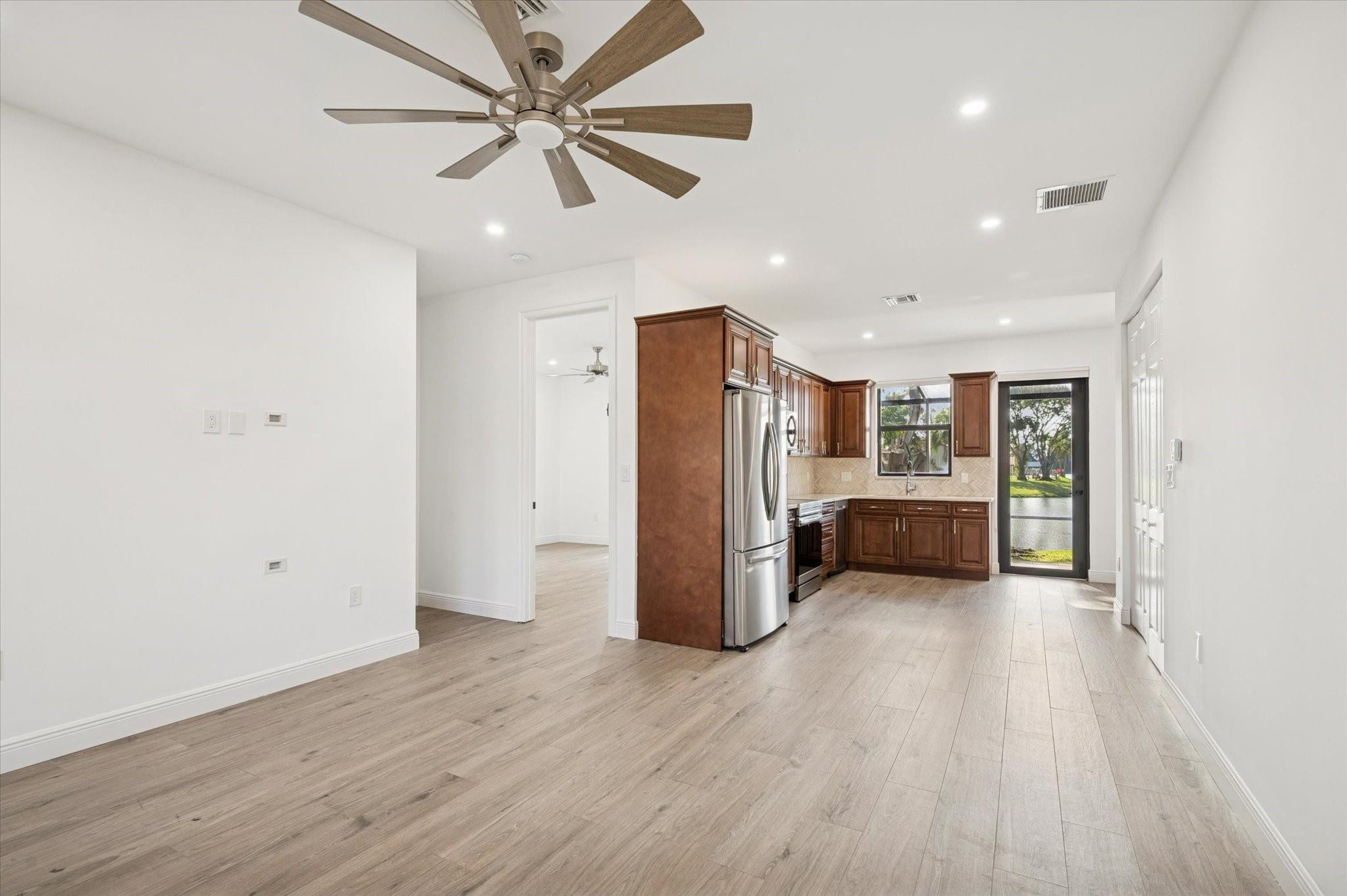PARKLAND LAKES - Residential