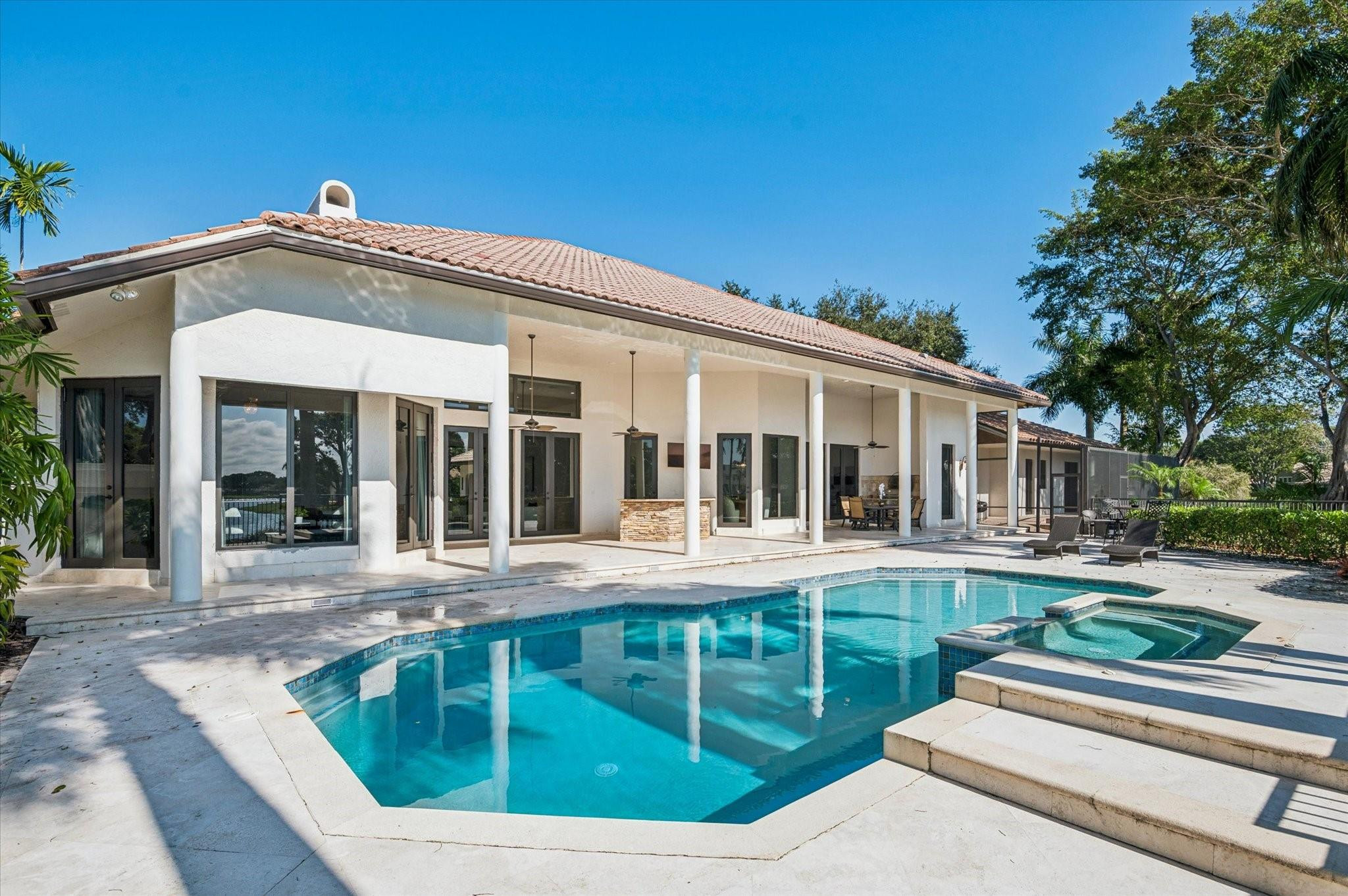 PARKLAND LAKES - Residential
