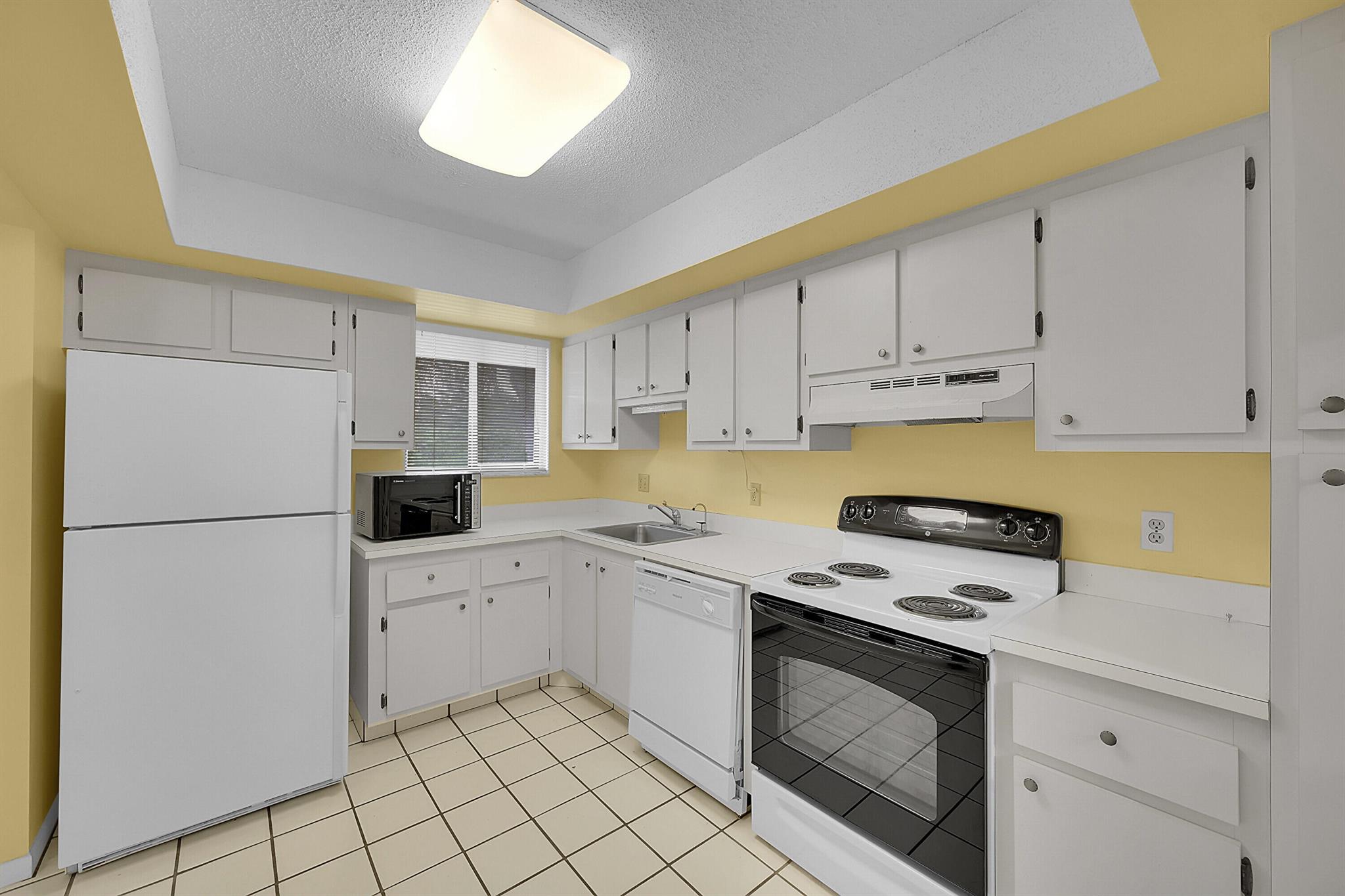 3154 Via Poinciana 306