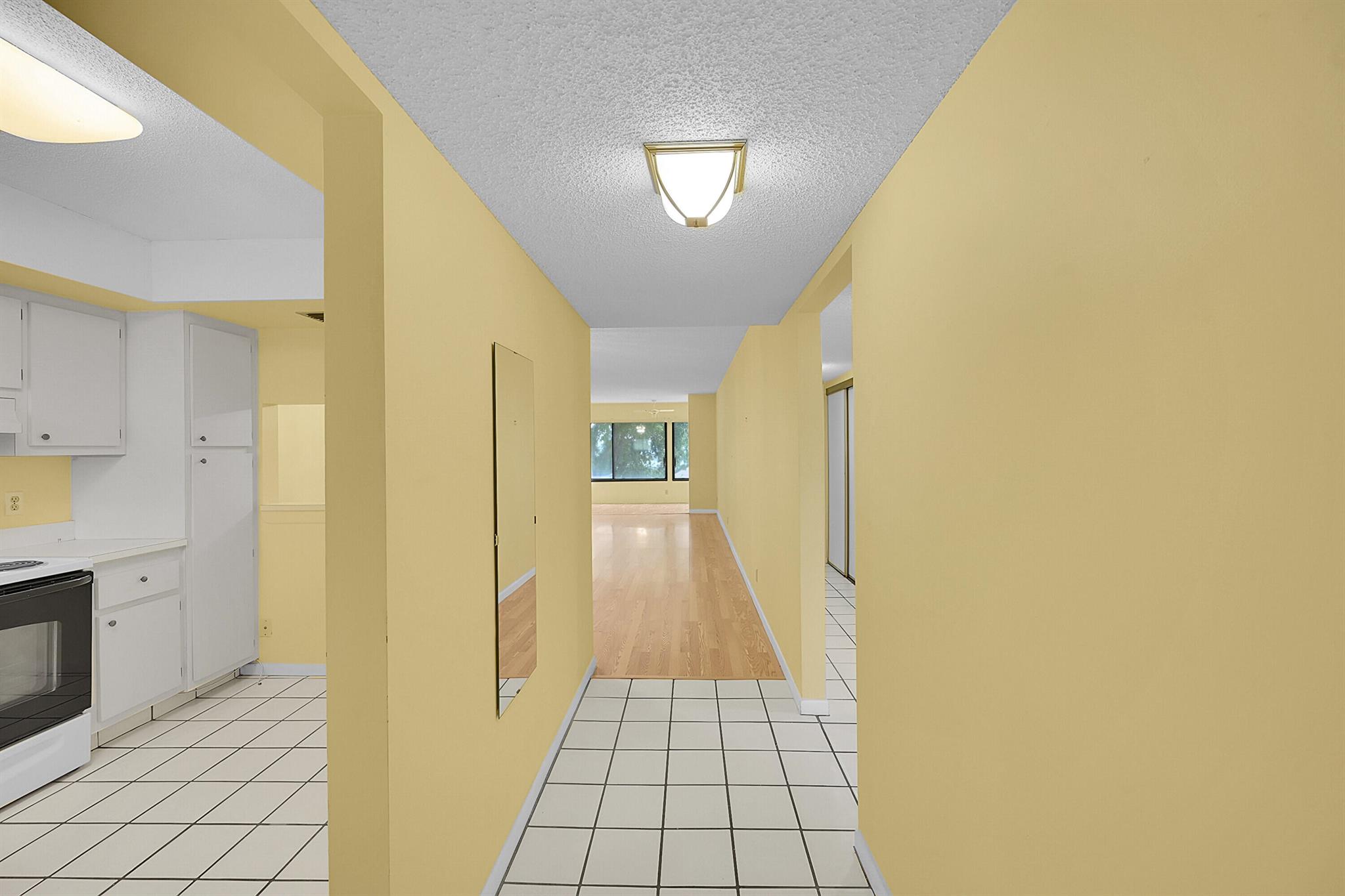 3154 Via Poinciana 306