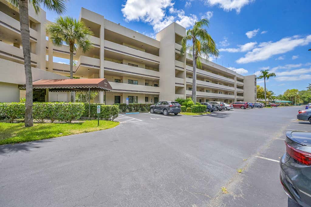 Photo of 3154 Via Poinciana #306, Lake Worth, FL 33467 (MLS # R11087763)