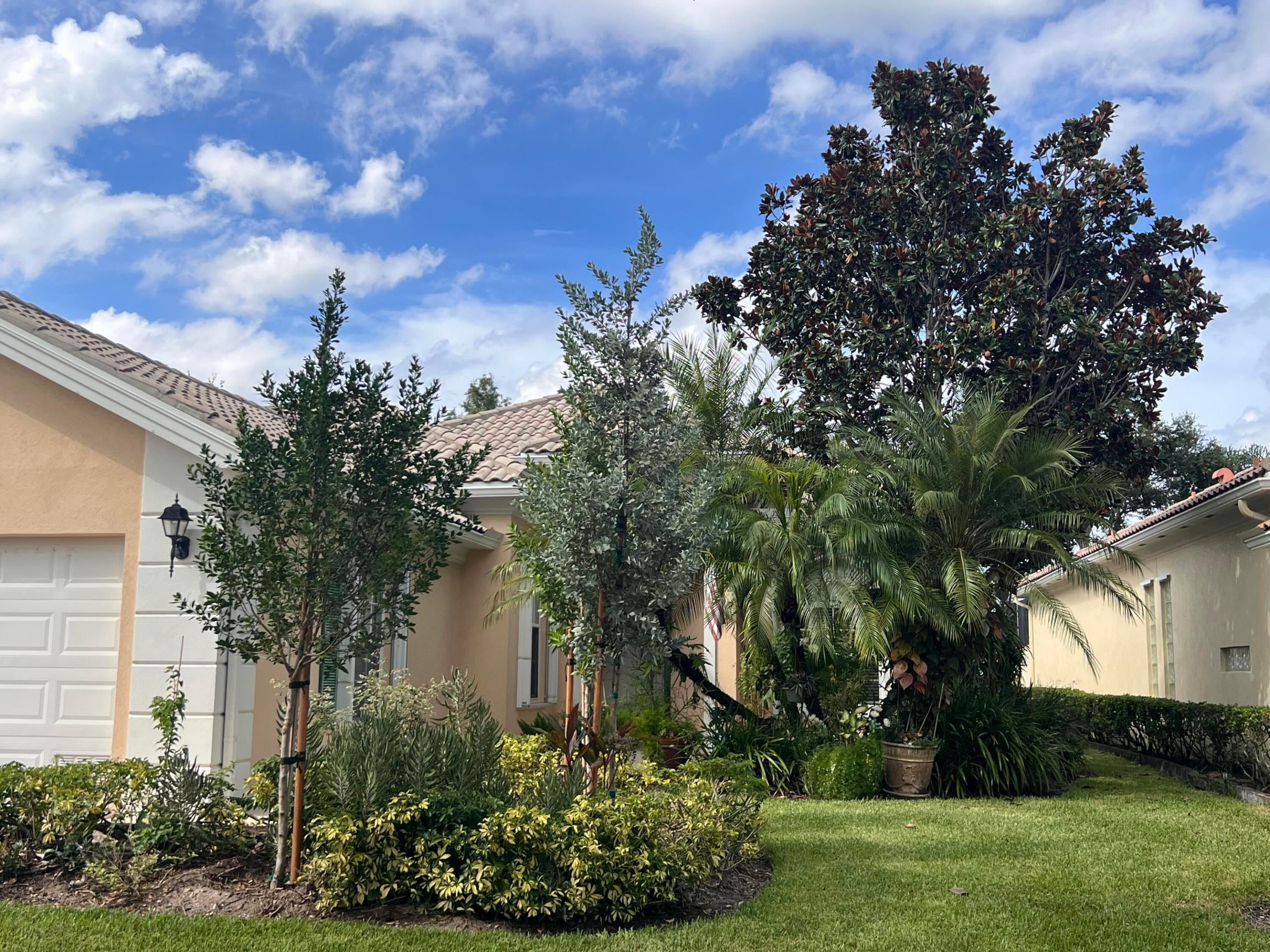 8095 LABORIE Lane