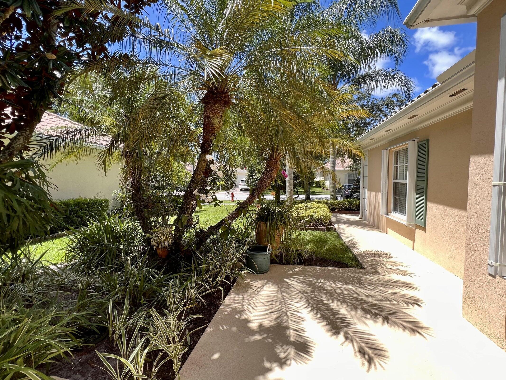 8095 LABORIE Lane