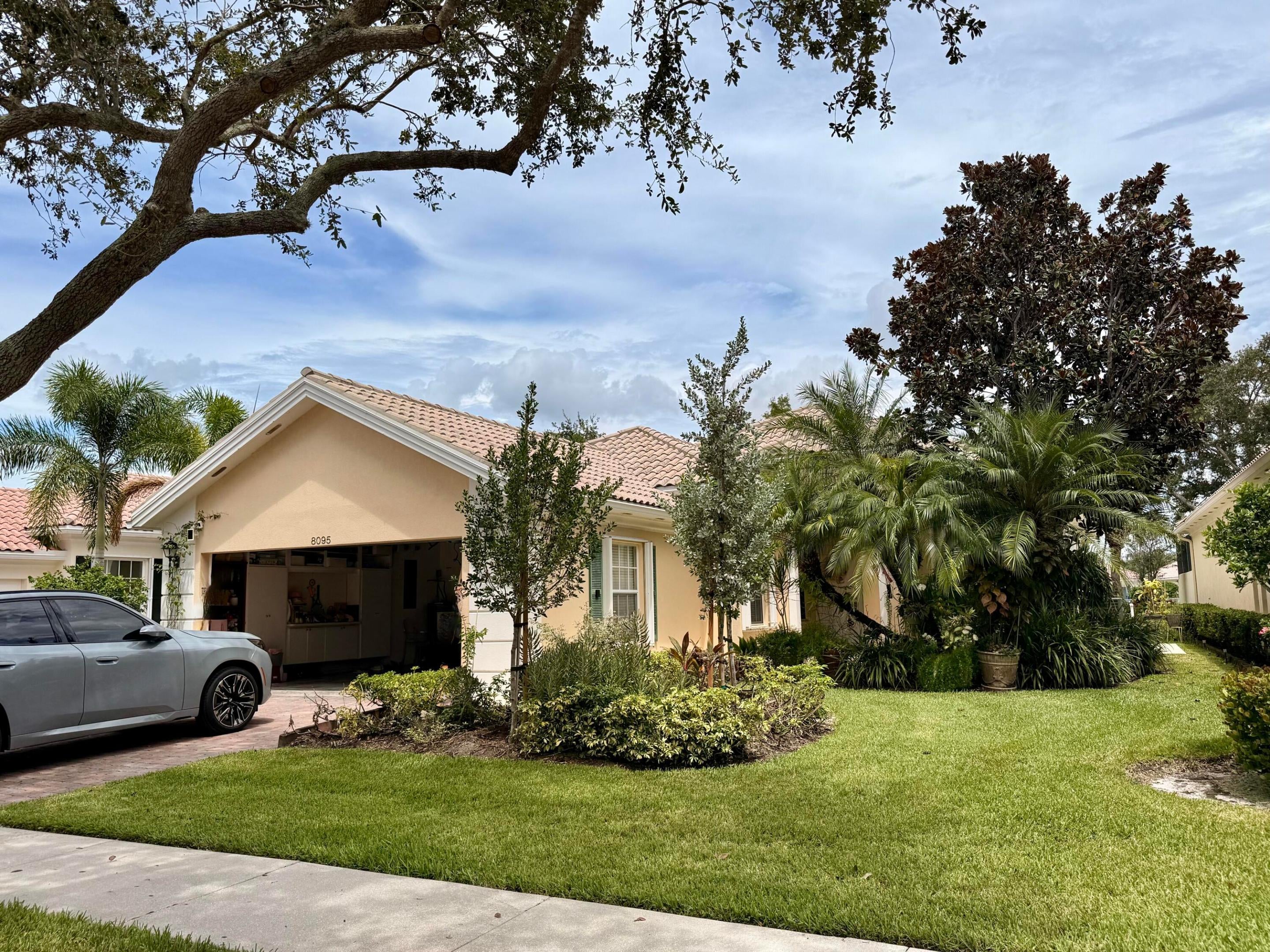 8095 LABORIE Lane