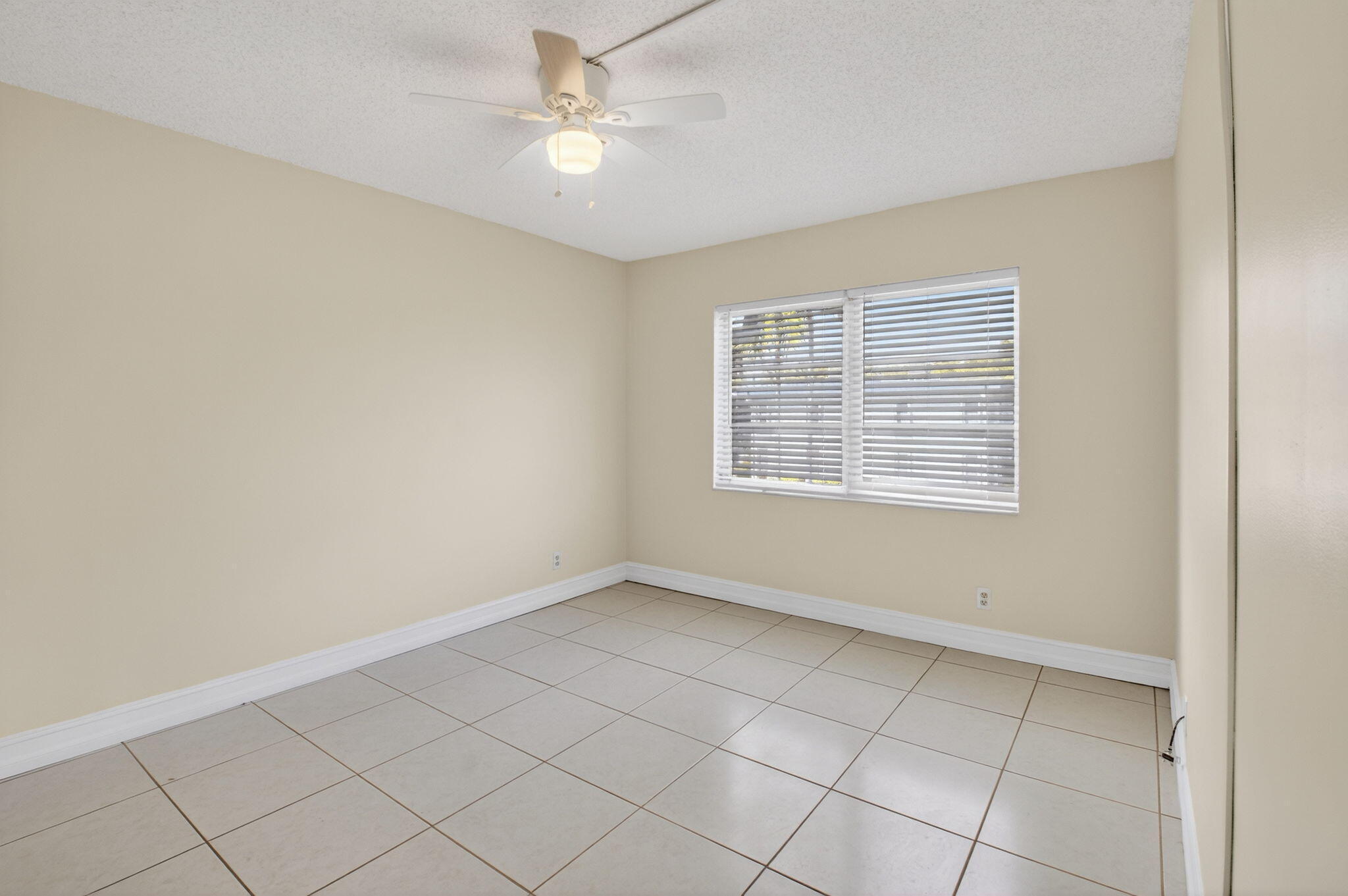 EVERGREEN CONDO - Residential