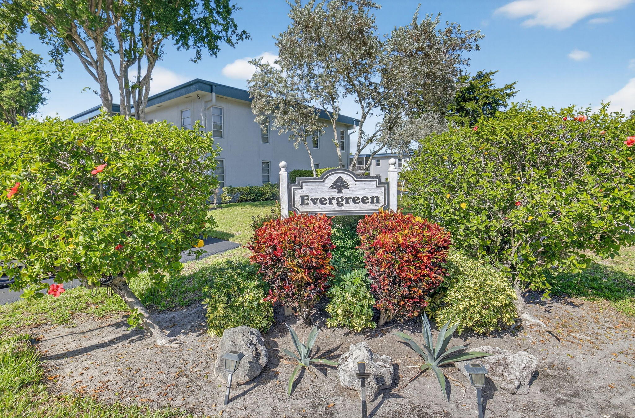 EVERGREEN CONDO - Residential