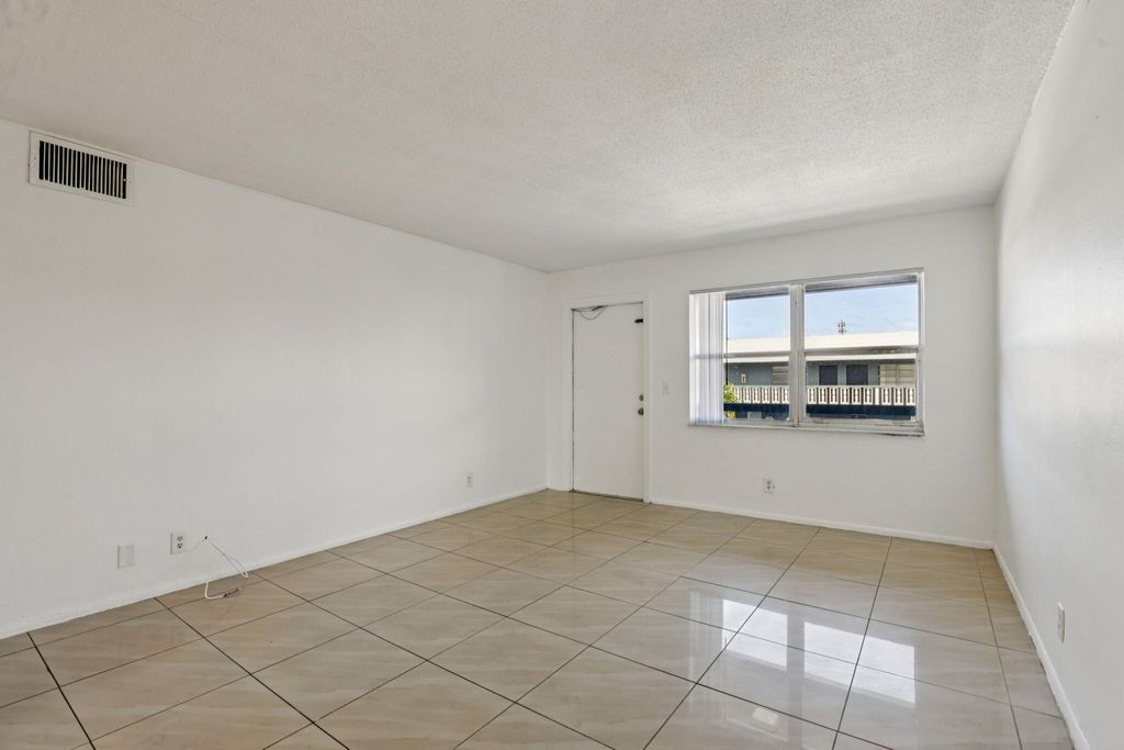 Photo of 210 NE 38th ST, Oakland Park, FL 33334 (MLS # B26030942)