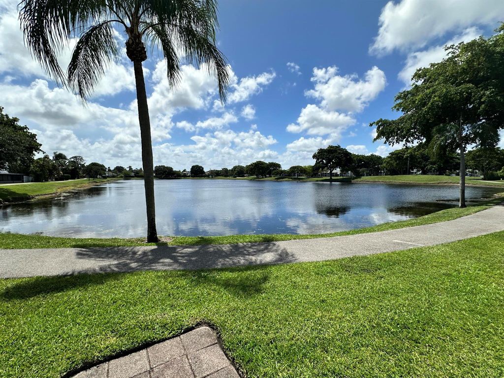 Photo of 17 Tara Lakes Drive E, Boynton Beach, FL 33436 (MLS # R11108229)