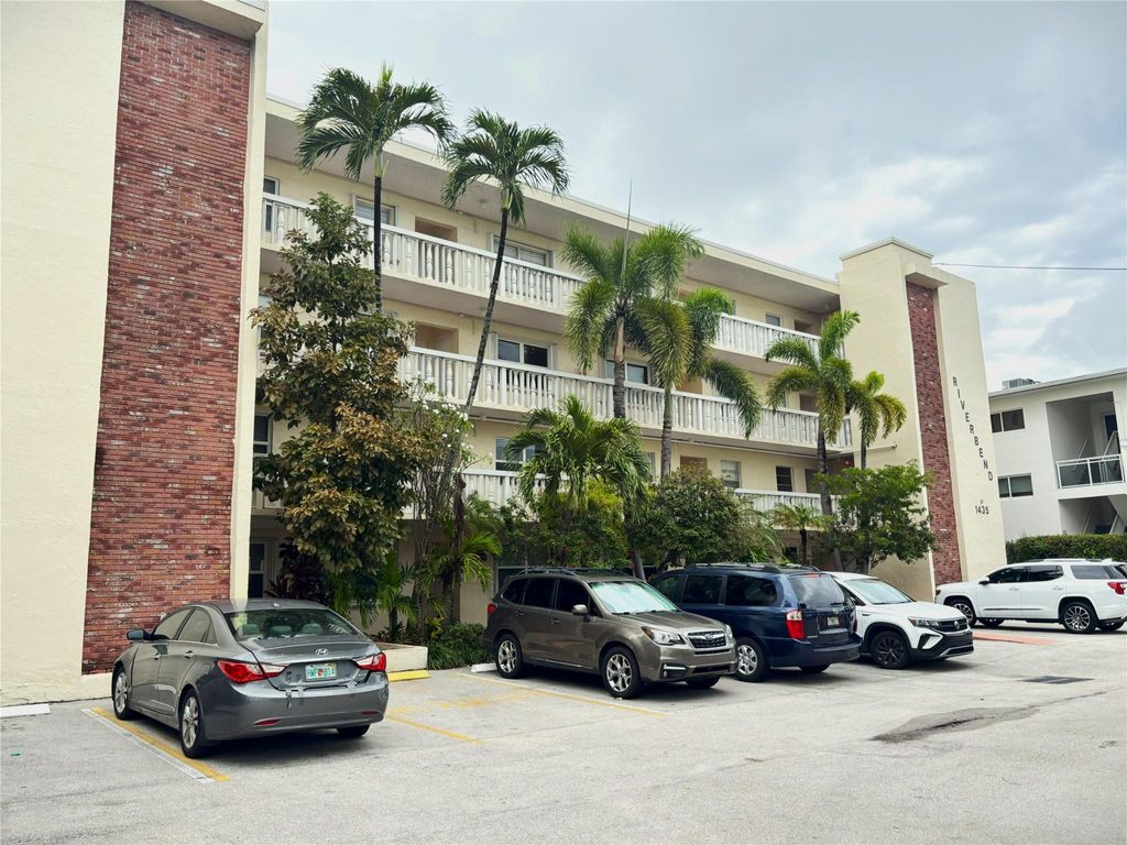 Photo of 1435 SE 15th Street #202, Fort Lauderdale, FL 33316 (MLS # F10477405)