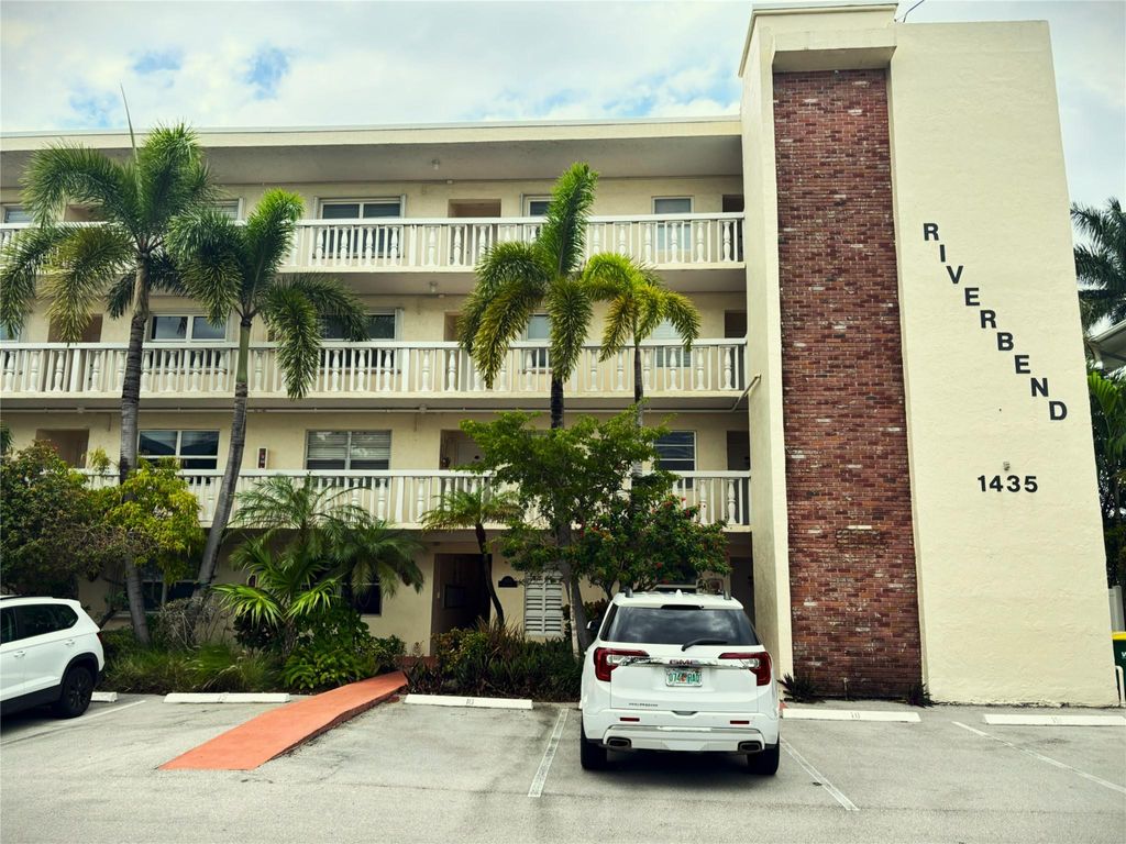 Photo of 1435 SE 15th Street #202, Fort Lauderdale, FL 33316 (MLS # F10477405)