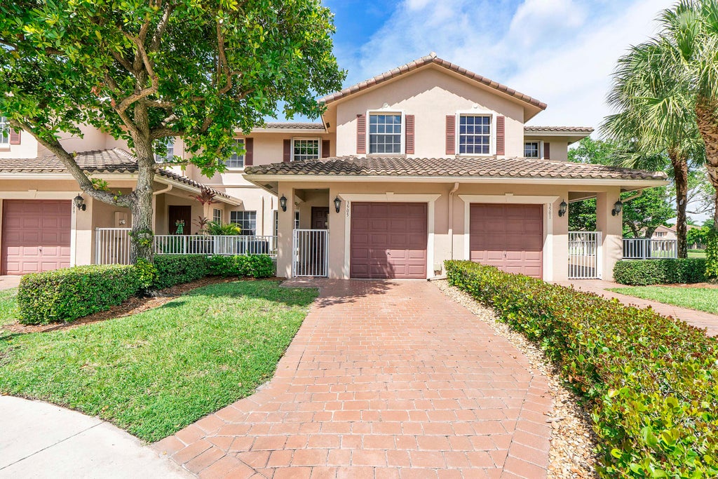 Photo of 3505 LAKESIDE Drive, Davie, FL 33328 (MLS # B26072066)