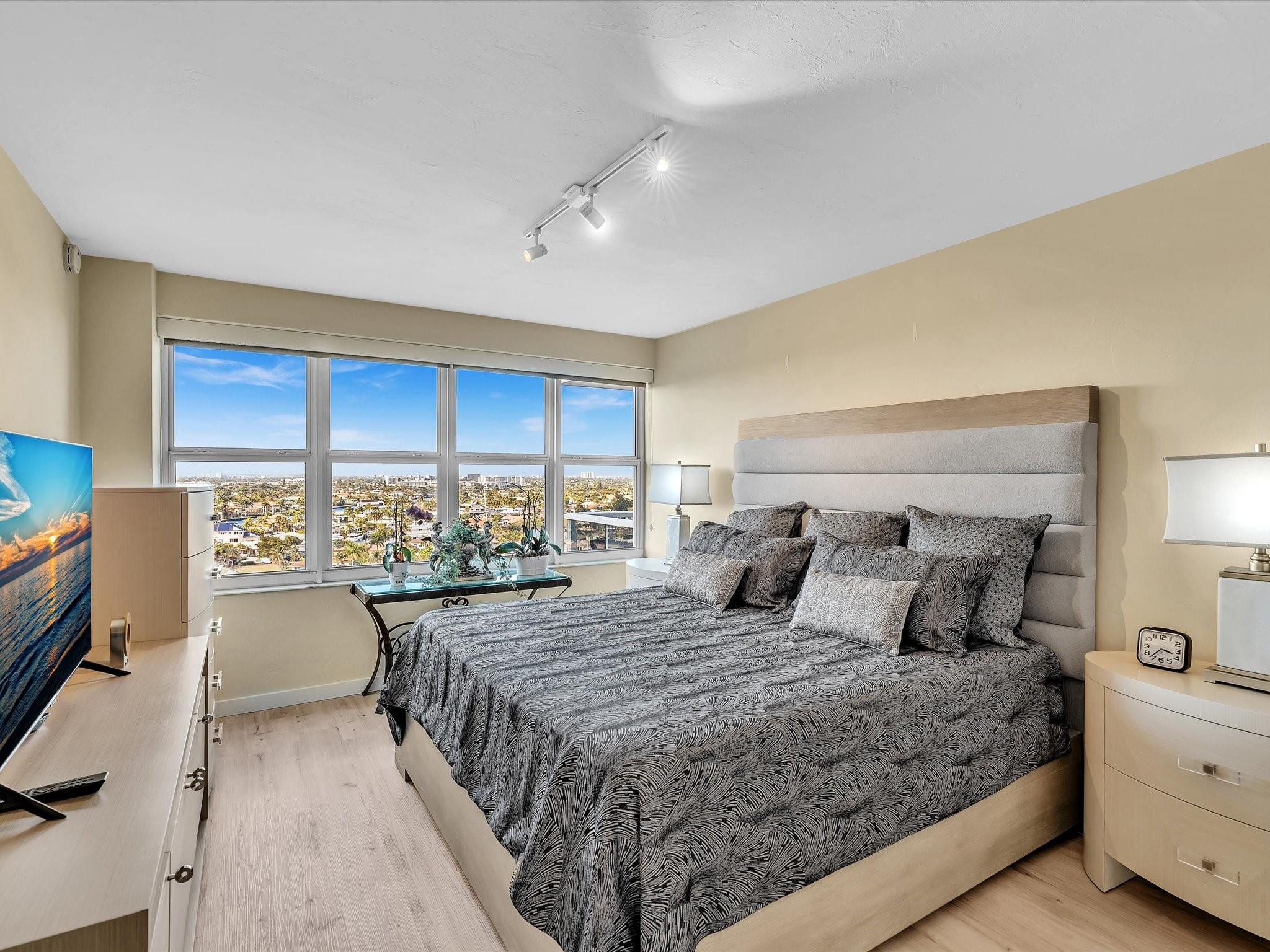 Coral Ridge Towers East - Residential