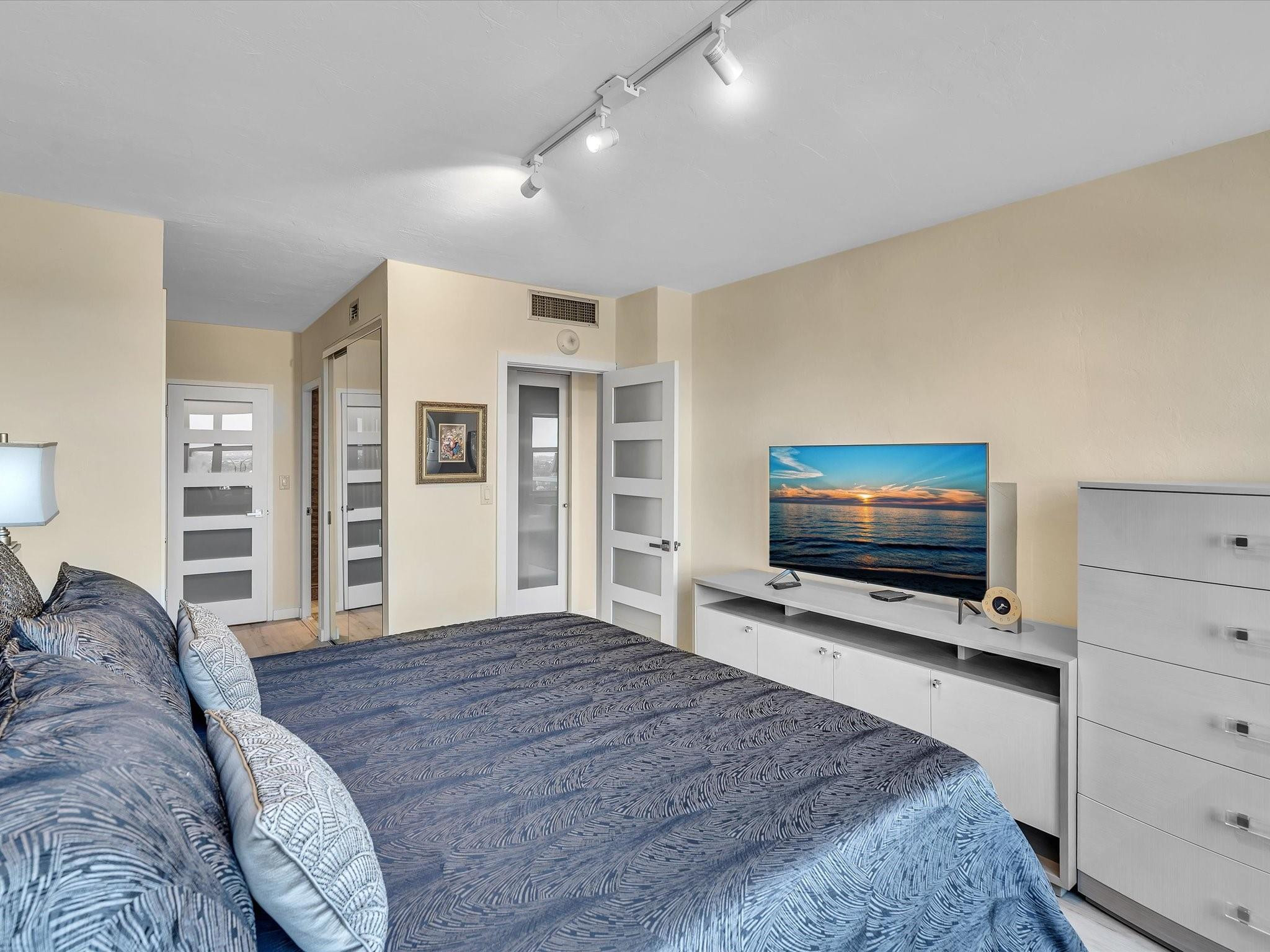 Coral Ridge Towers East - Residential