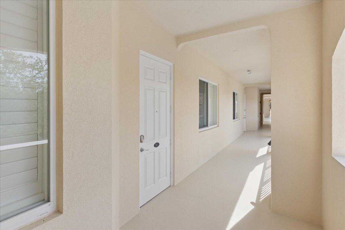 19 Harbour Isle Drive W 202