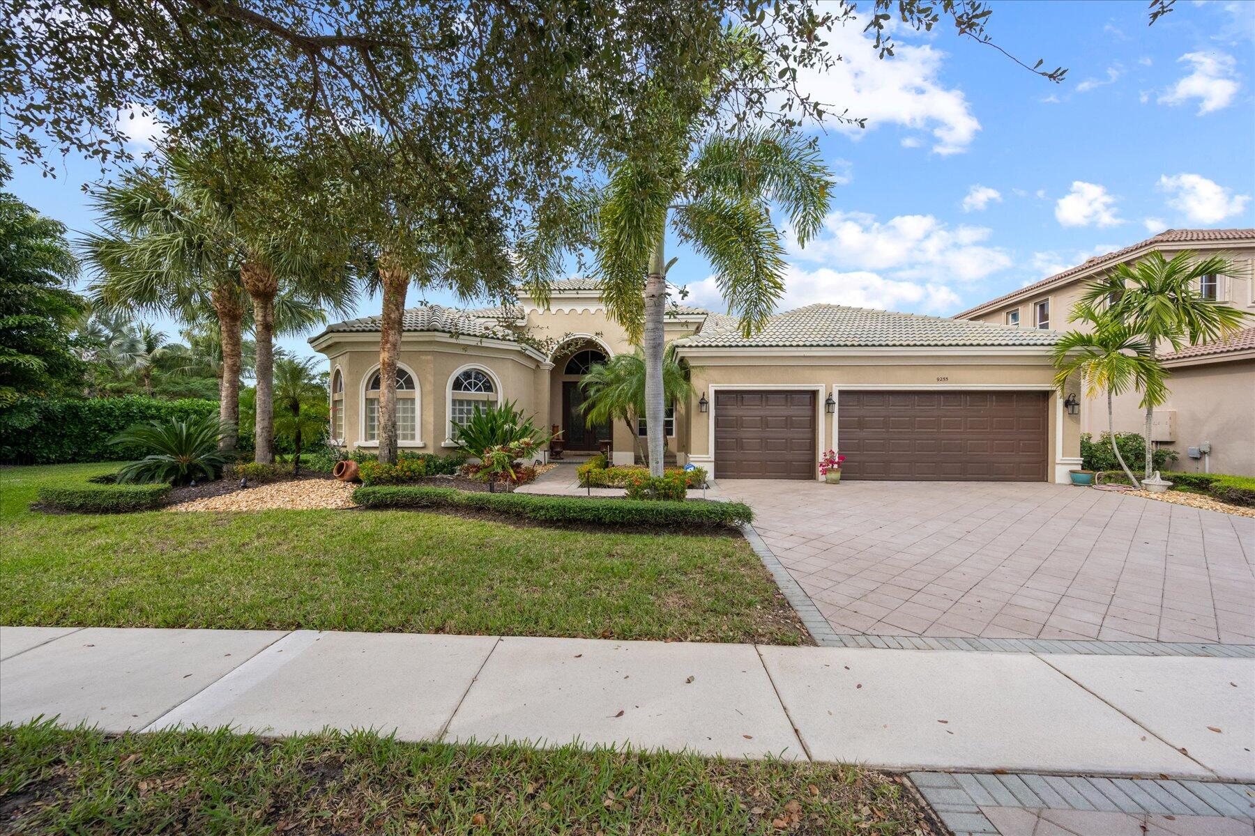 BEAUTIFUL 4 BEDROOM 3 BATH HOME WITH GOURMET KITCHEN, KITCHEN HAS TWO OVENS, GRANITE COUNTERTOPS, LARGE LAUNDRY ROOM, GREAT MASTER BATHROOM, SPLIT FLOOR PLAN. WOOD CABINET & STAINLESS STEEL APPLIANCES, WALK IN CLOSET, LARGE BACKYARD, GATED COMMUNITY. CLOSE TO MALL, RESTAURANTS, & TURNPIKE. HOME COMES FURNISHED, SOME ITEMS ARE NEGOTIABLE.