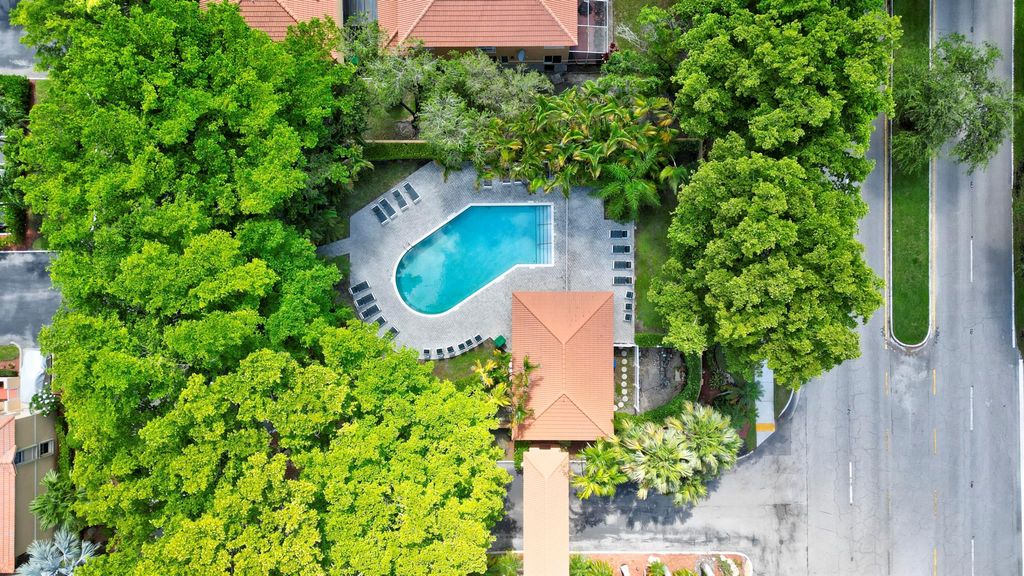 Photo of 11373 Lakeview Drive, Coral Springs, FL 33071 (MLS # R11101572)