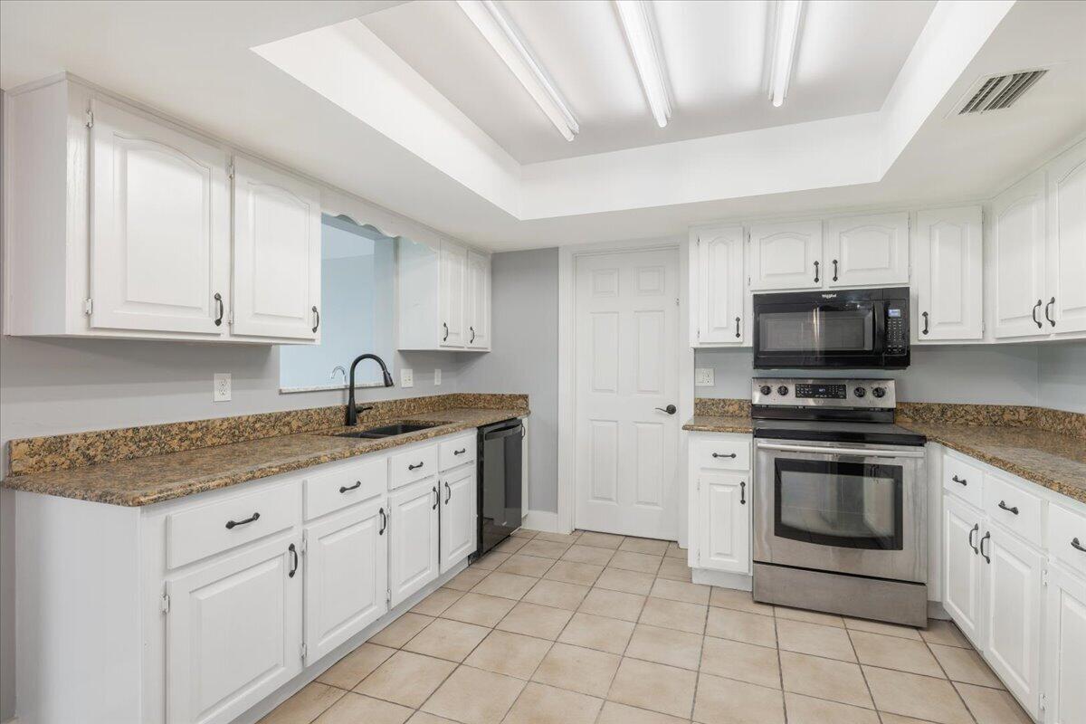 INDIAN RIVER ESTATES UNIT 8 - Residential Lease