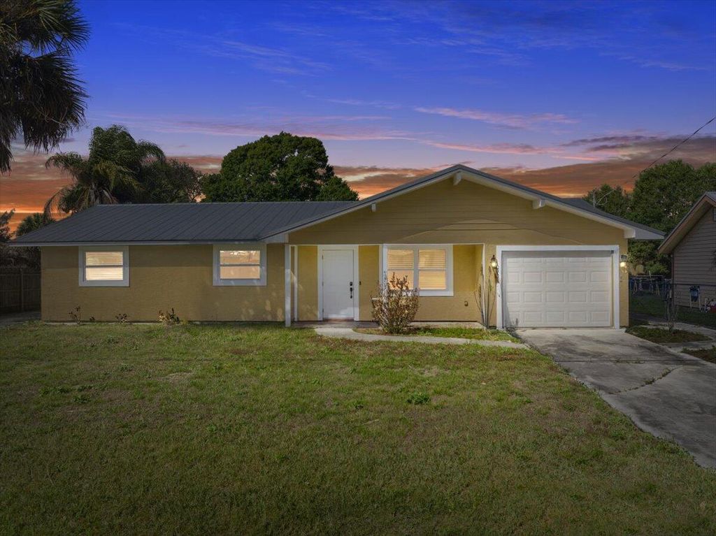 Photo of 6107 Hickory Drive, Fort Pierce, FL 34982 (MLS # R11169434)