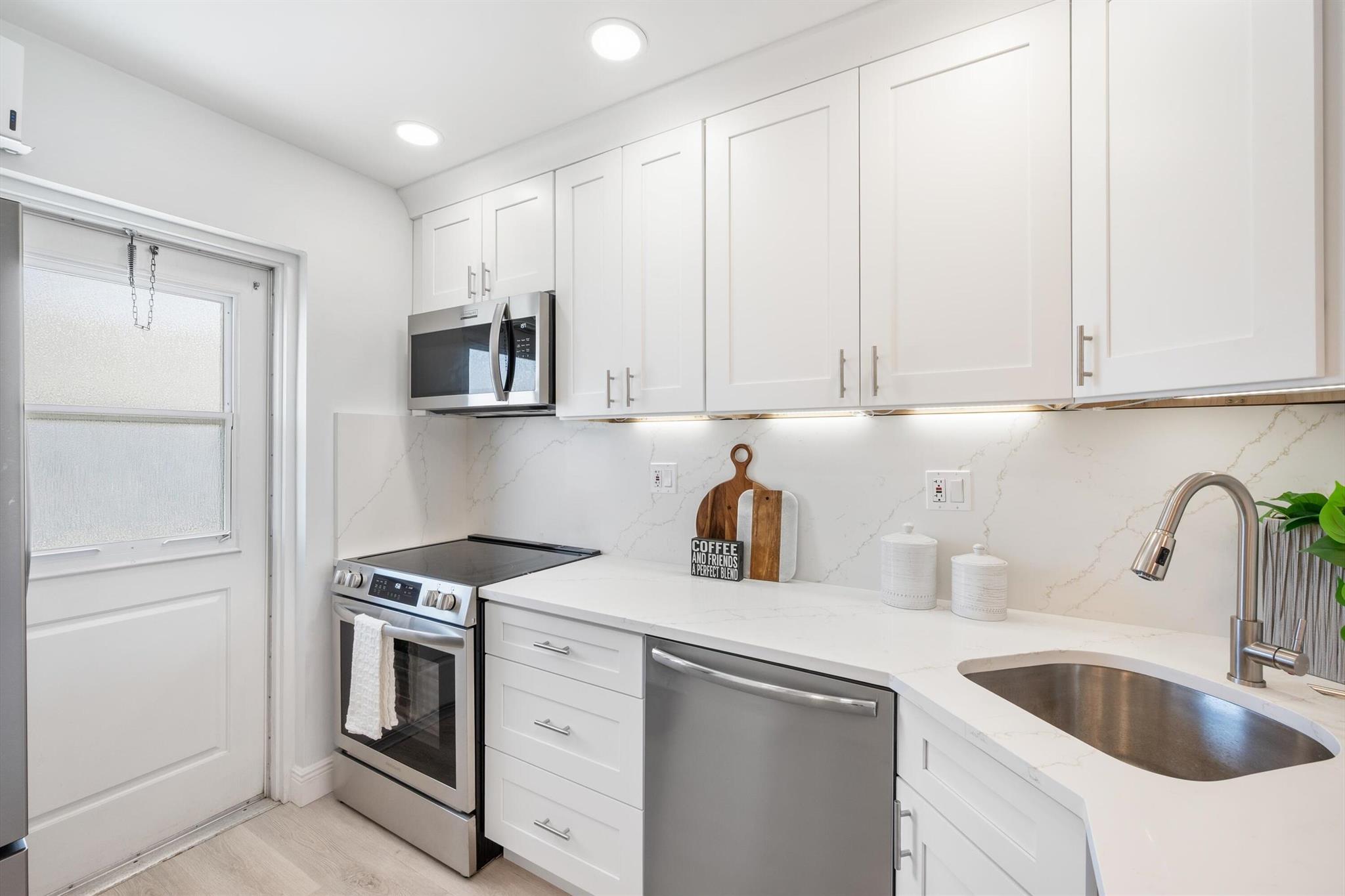 HILLSBORO COVE CONDO - Residential